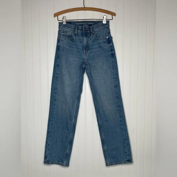 American Eagle Low Rise Baggy Straight Jeans - Picture 2 of 7